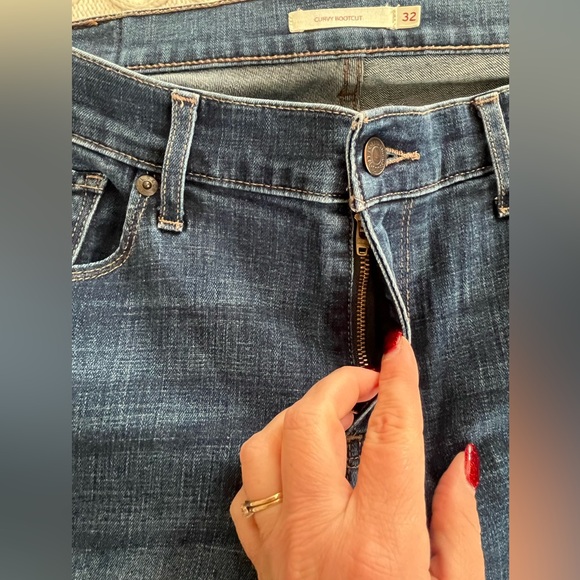 Levi’s Dark Wash Distressed Curvy Bootcut Women's Jeans Size 32/30 - Picture 12 of 16